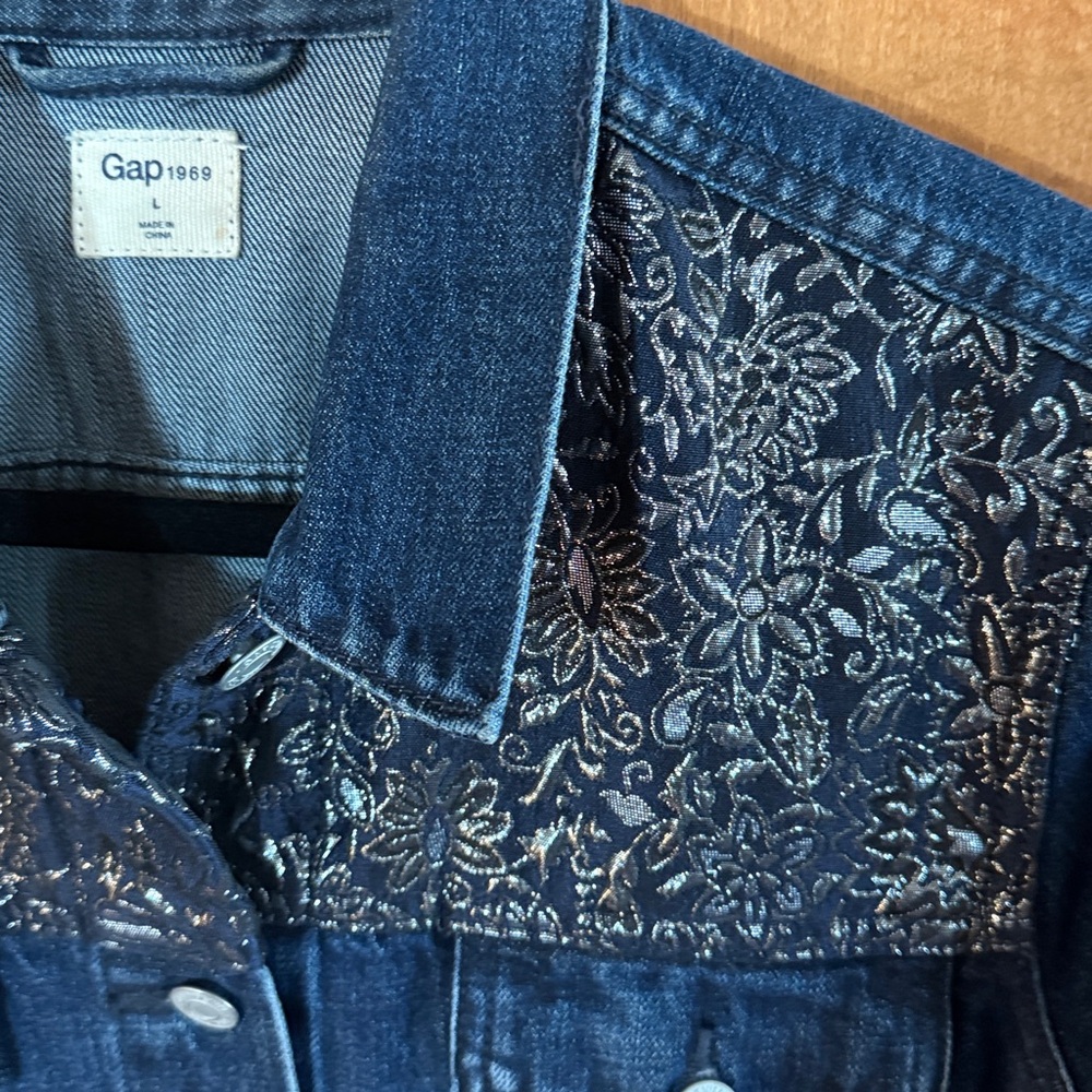 The GAP 1969 Embroidered Denim Jacket - Picture 2 of 6